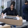 Équipements réseau et serveurs prêts à être installés