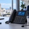 Téléphone IP moderne sur un bureau