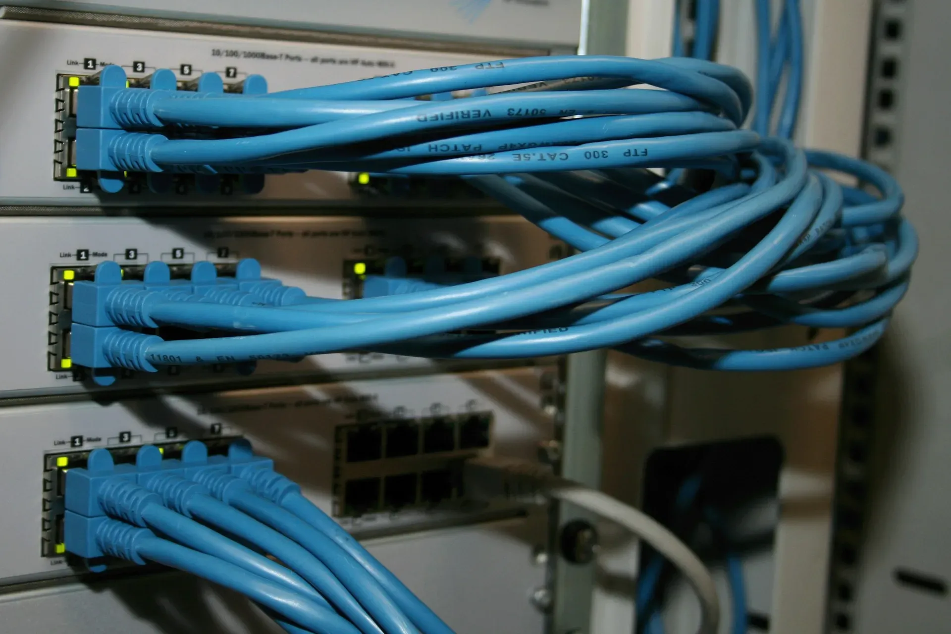 Network switch with fibre optic cables