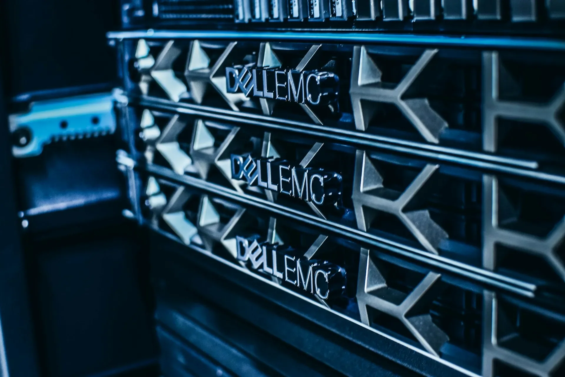 Serveur pour PME au Maroc : Dell PowerEdge ou HPE ProLiant, quel modèle choisir ?
